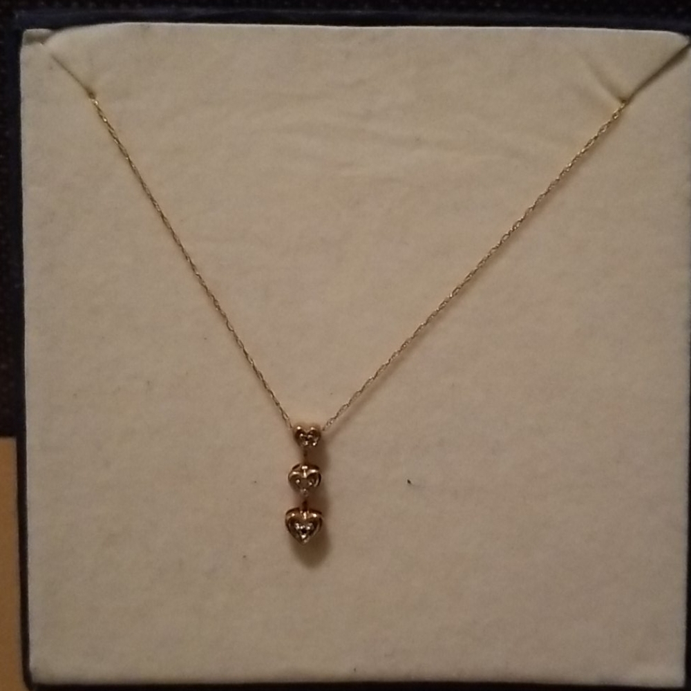 3 heart gold necklace